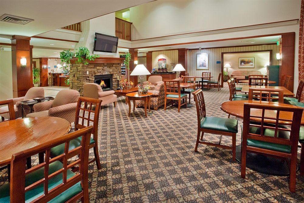 Staybridge Suites Grand Rapids-Kentwood, An Ihg Hotel Restaurant photo